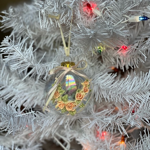 Rare Vintage 1970’s Victorian Ornament Swiss Roses Design - Picture 2 of 5